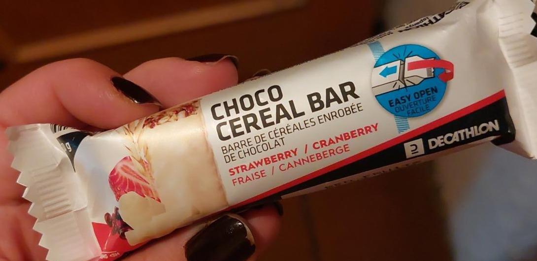 Fotografie - Choco cereal bar Strawberry / Cranberry Decathlon