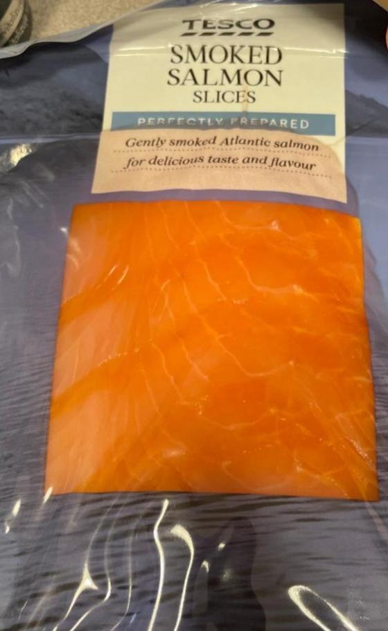 Fotografie - Smoked salmon slices (plátky lososa obecného bez kůže, uzené studeným kouřem) Tesco