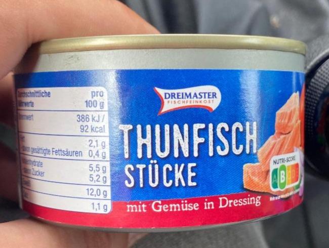 Fotografie - Thunfish stucke mit gemuse in dressing Dreimaster