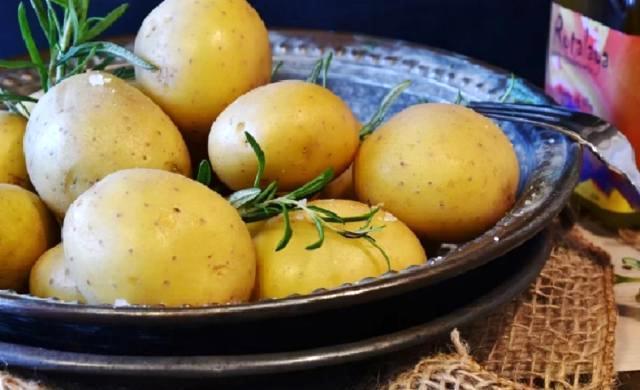 Fotografie - varené zemiaky v šupe