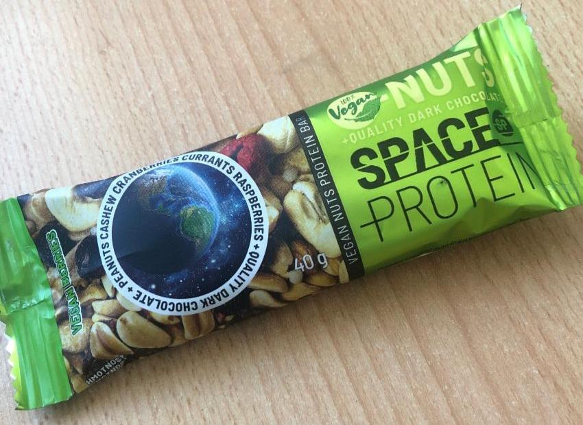 Fotografie - Vegan Nuts protein bar with Berries Space Protein