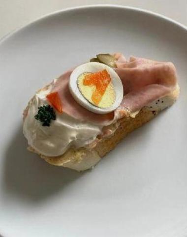 Fotografie - chlebíček s vajíčkom