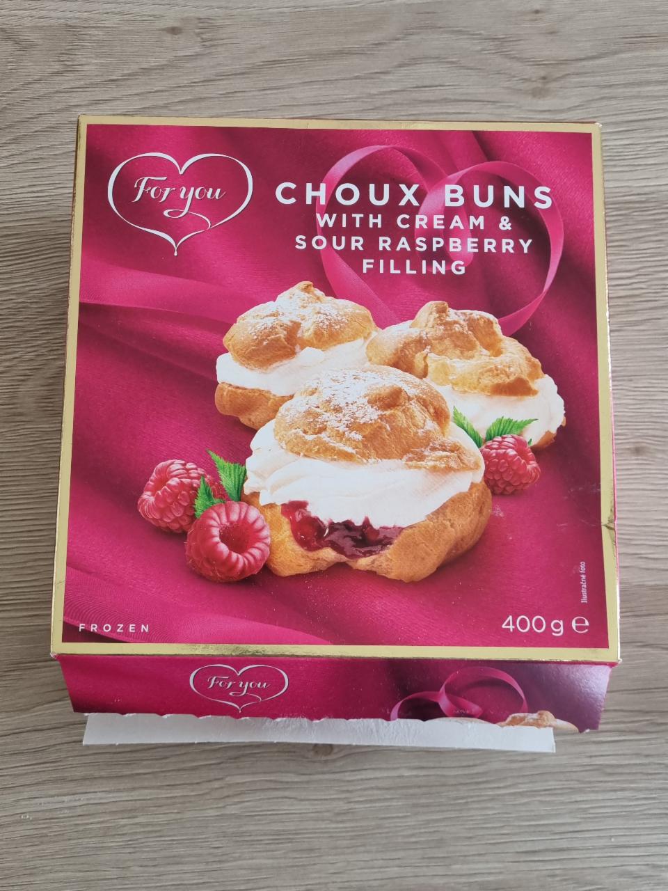 Fotografie - Choux Buns with cream & sour raspberry filling