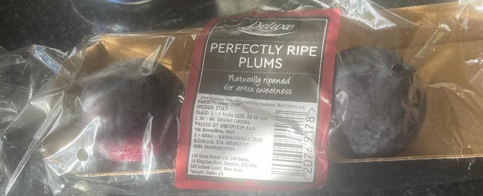 Fotografie - Perfectly ripe plums Deluxe