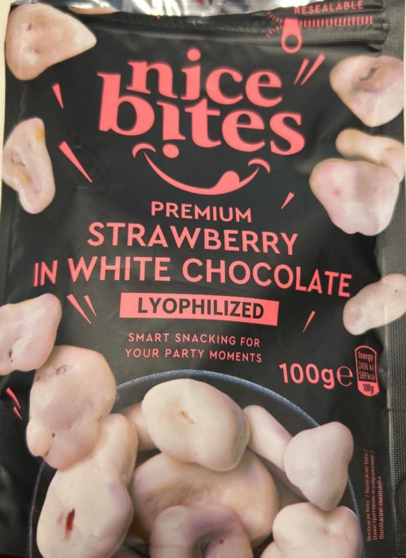 Fotografie - Premium strawberry in white chocolate lyophilized Nice Bites