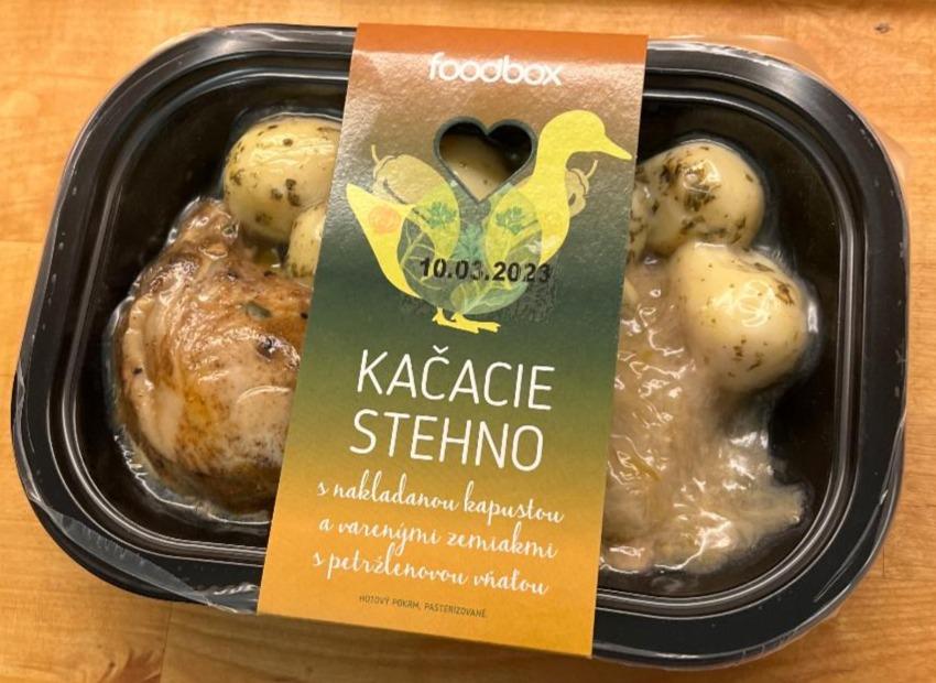 Fotografie - Kačacie stehno s nakladanou kapustou a varenými zemiakmi Foodbox