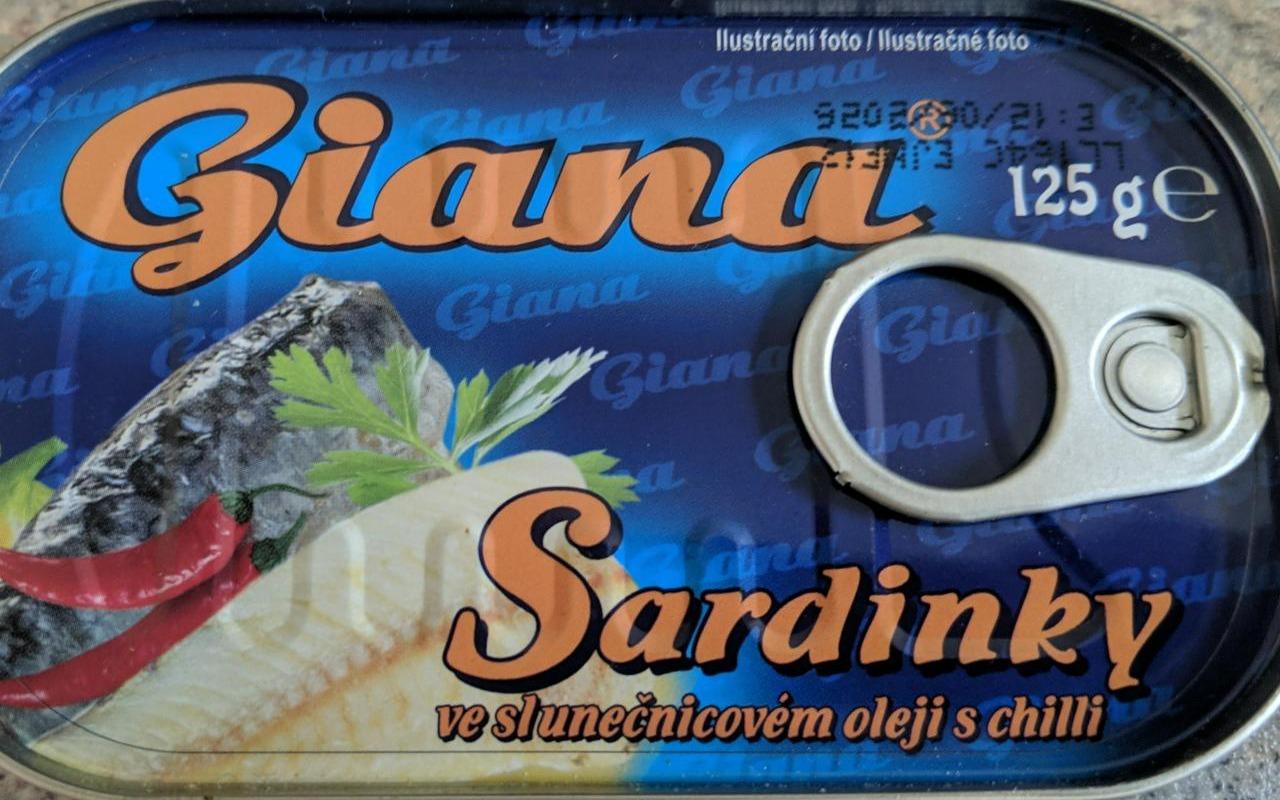 Fotografie - Sardinky ve slunečnicovém oleji v chilli Giana