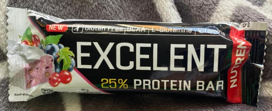 Fotografie - Excelent 25% protein bar blackcurrant with cranberries and yoghurt coating Nutrend