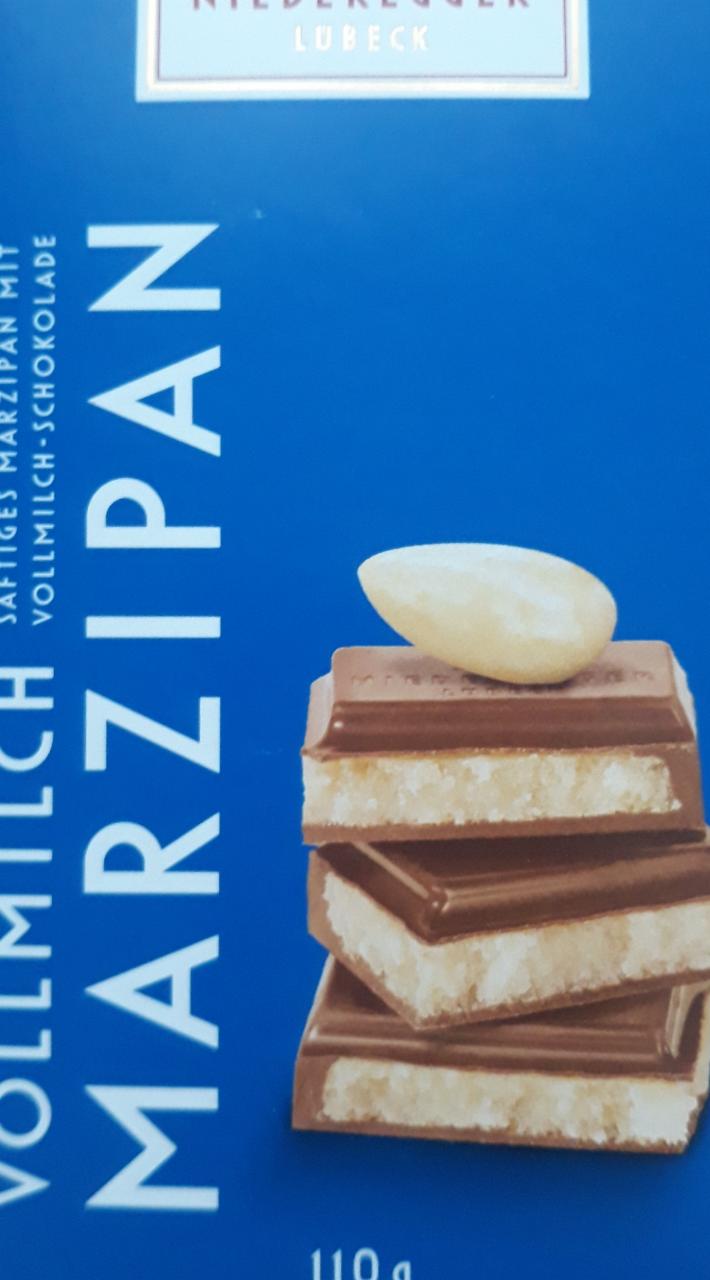 Fotografie - mliečna čokoláda plnená s marcipanom