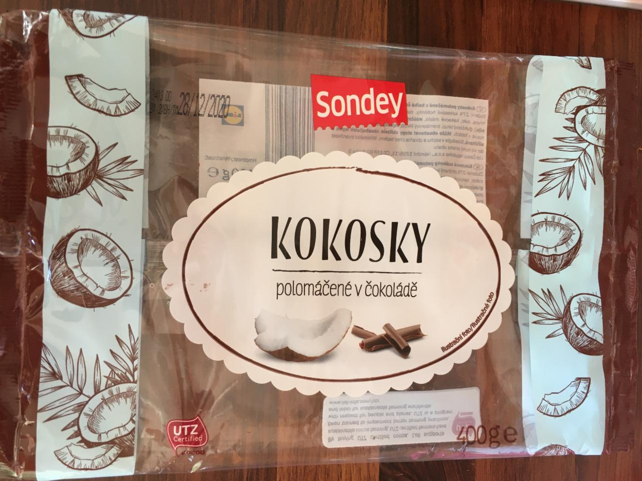 Fotografie - Sondey kokosky polomáčené v čokoládě