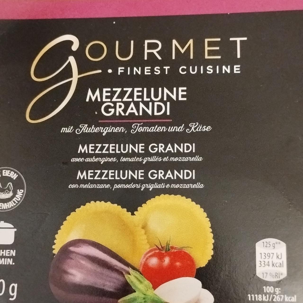 Fotografie - Mezzelune Grandi mit Auberginen, Tomaten und Kase Gourmet