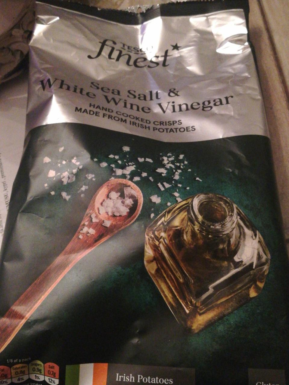 Fotografie - Sea Salt & White Wine Vinegar hand cooked crisps Tesco finest