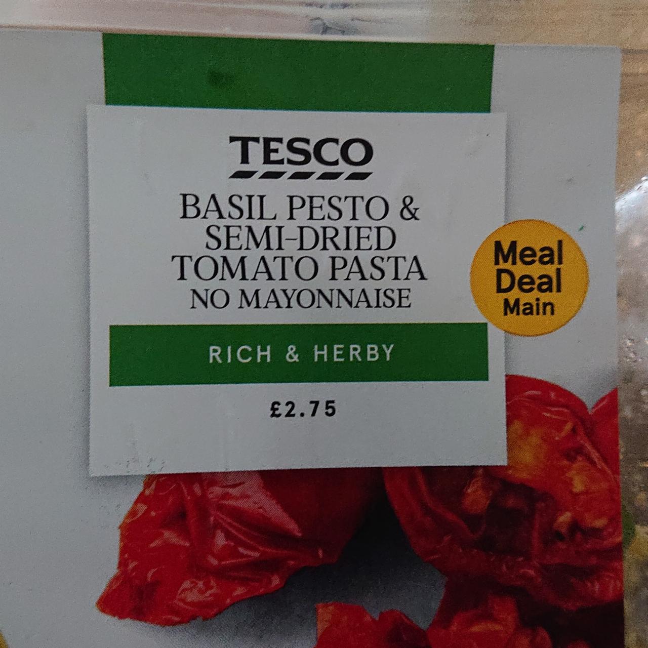 Fotografie - Basil pesto & semi-dried tomato pasta Tesco
