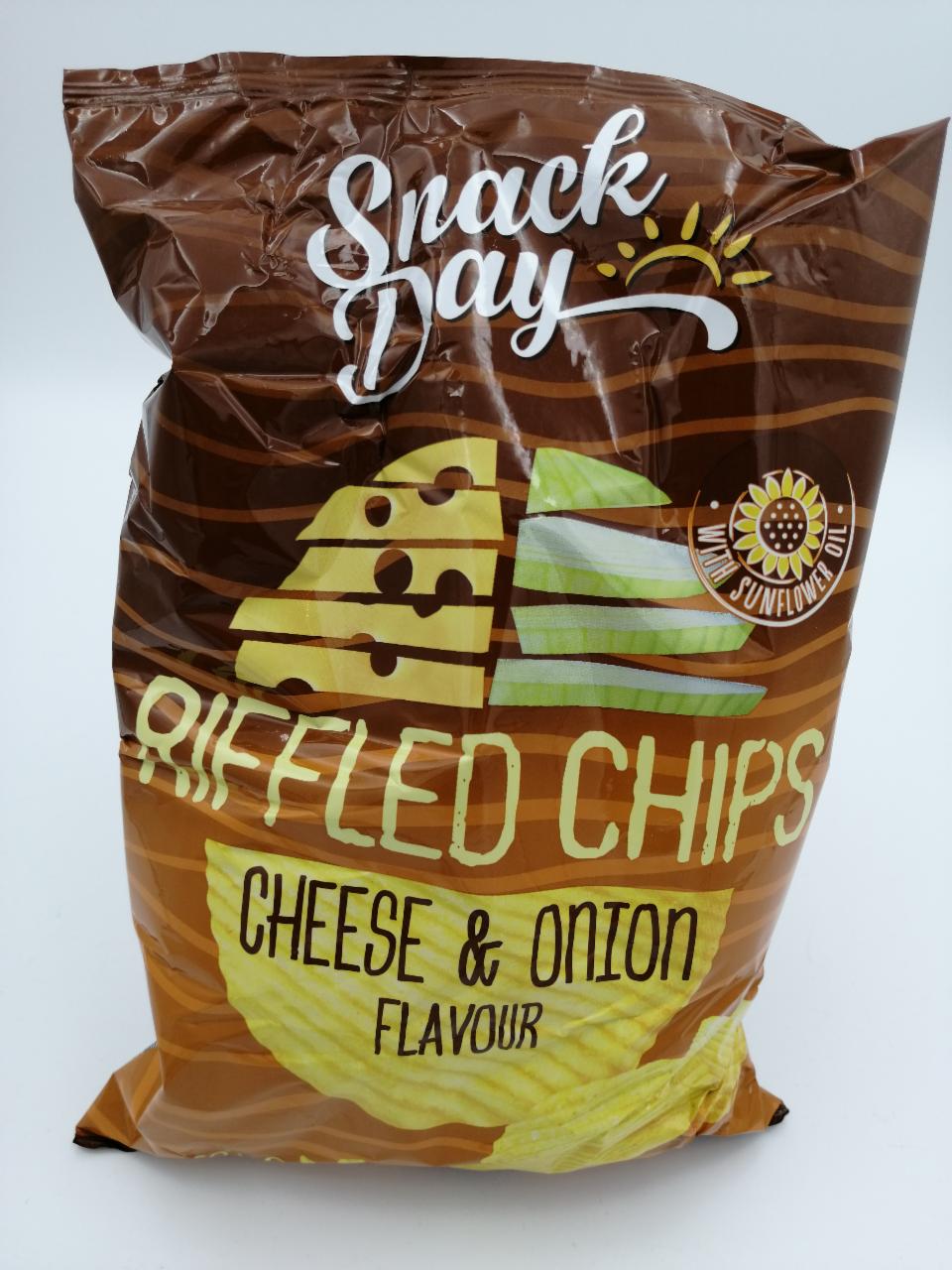 Fotografie - Riffled chips cheese & onion Snack day