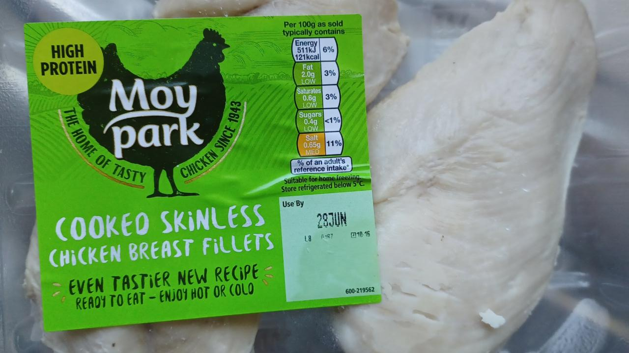 Fotografie - Cooked skinless chicken breast fillets Moy park