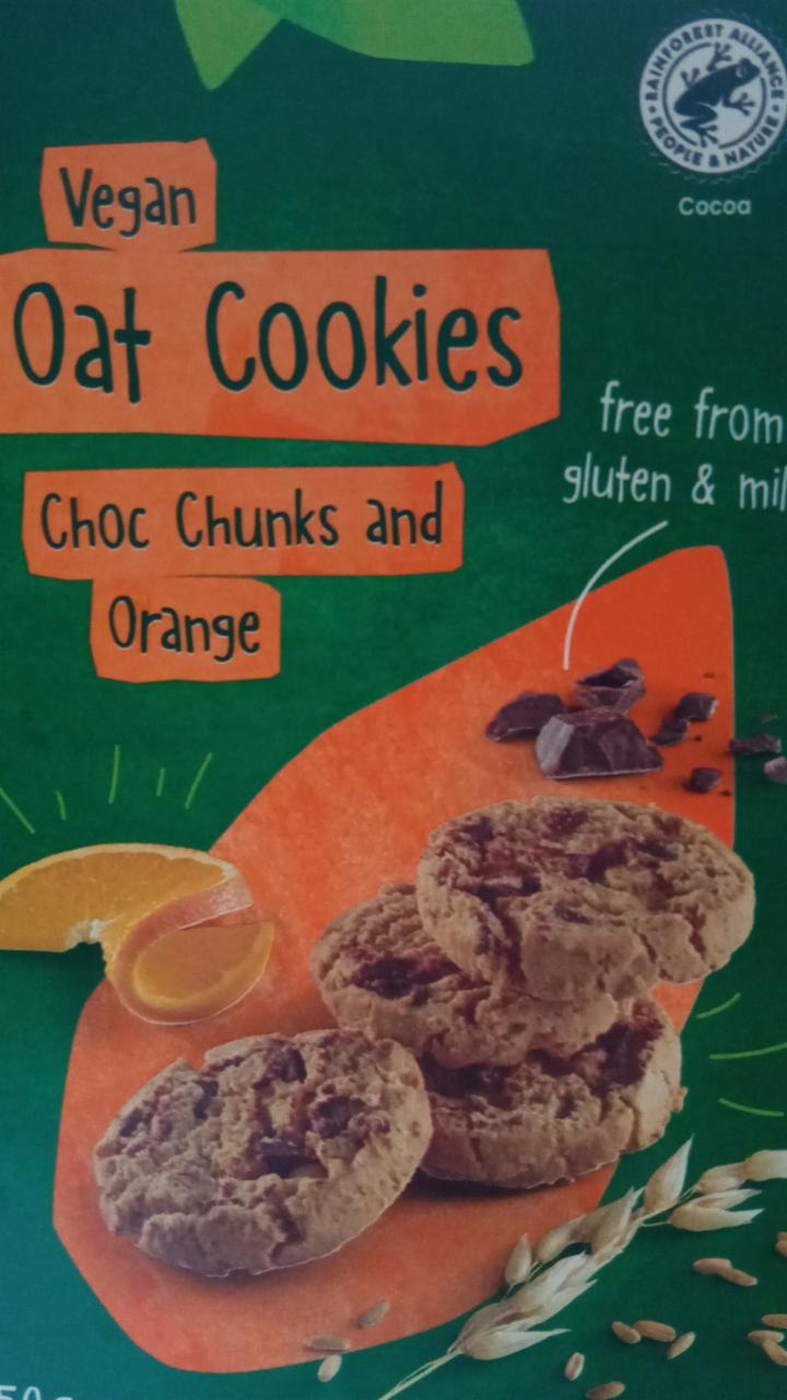Fotografie - vegan oat cookies choc chunks and orange