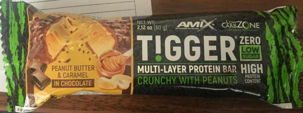 Fotografie - Tigger multi-layer protein bar Peanut butter & caramel in chocolate Amix Nutrition