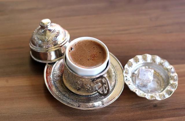 Fotografie - káva turecká, sladená, nápoj
