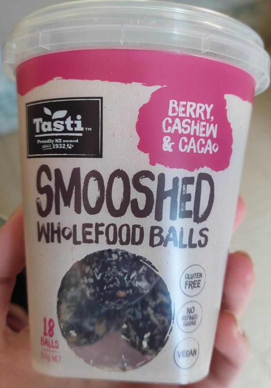 Fotografie - Smooshed wholefood balls Berry, Cashew & Cacao Tasti