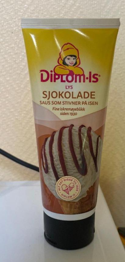 Fotografie - Sjokolade saus som stivner pa isen Diplom Is