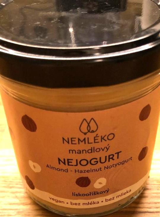 Fotografie - Mandlový nejogurt lískooříškový Nemléko