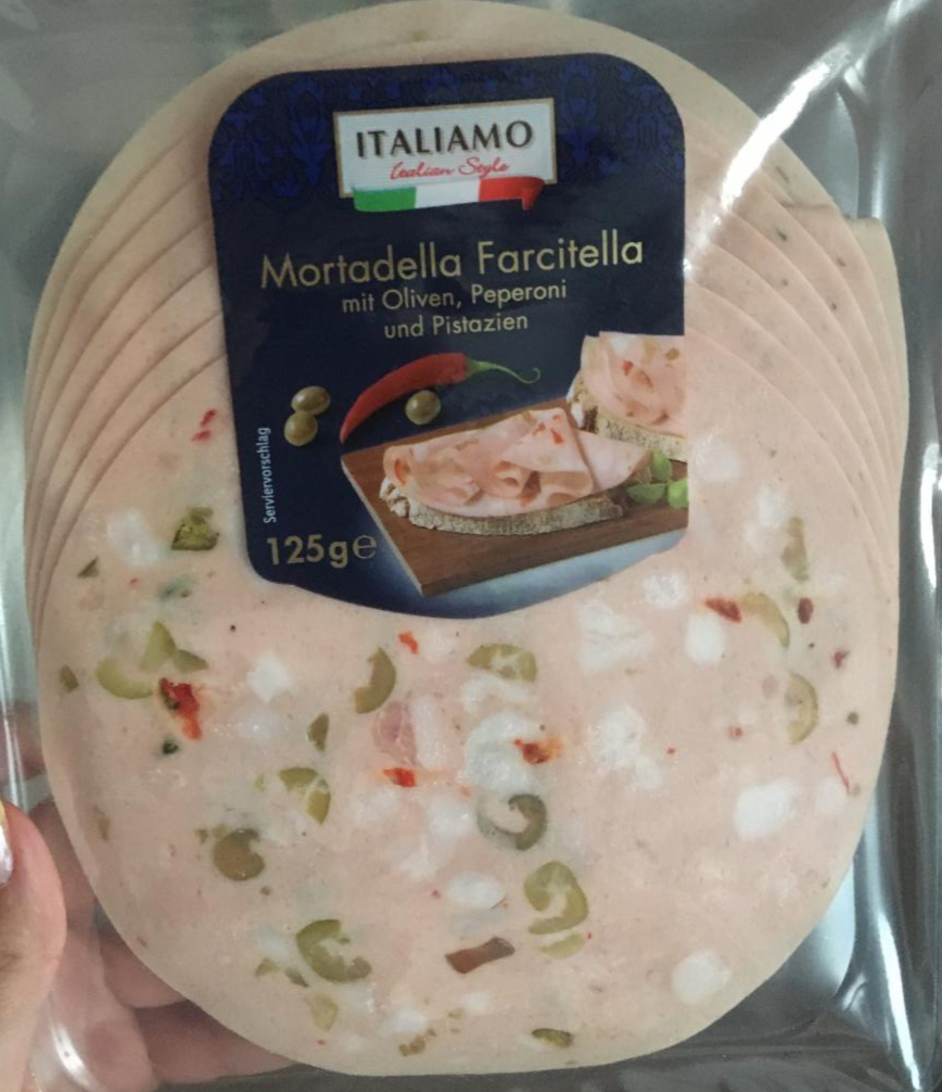 Fotografie - Mortadella Farcitella mit Oliven, Peperoni und Pistazien