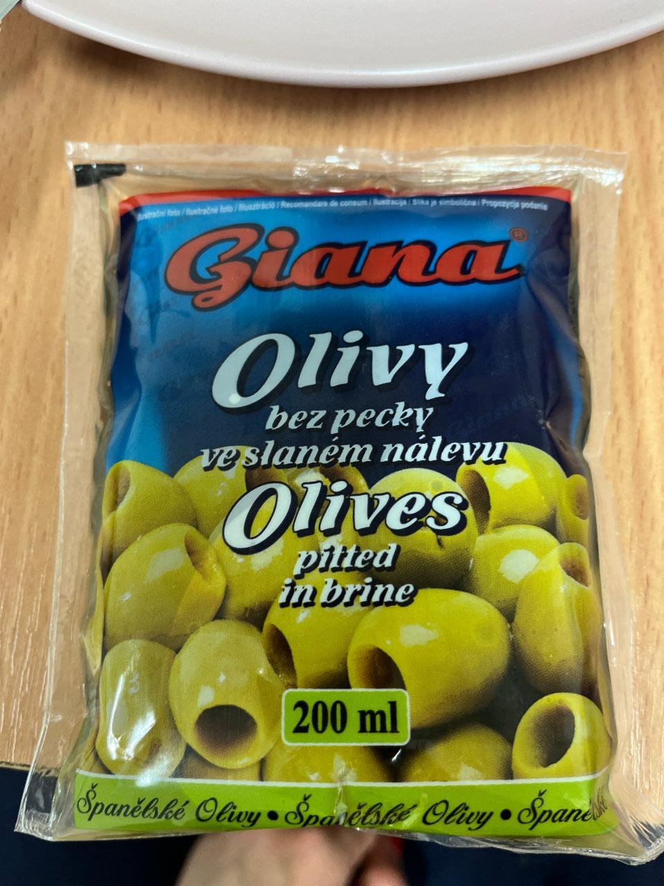 Fotografie - Giana Olivy bez pecky ve slanem nalevu