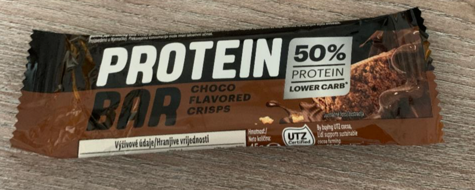 Fotografie - Protein bar choco flavored with crisps
