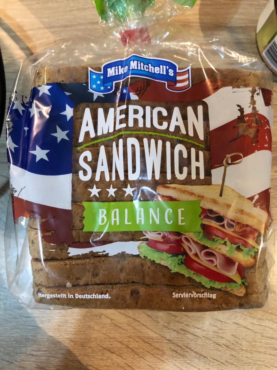 Fotografie - American sandwich Balance Mike Mitchell’s
