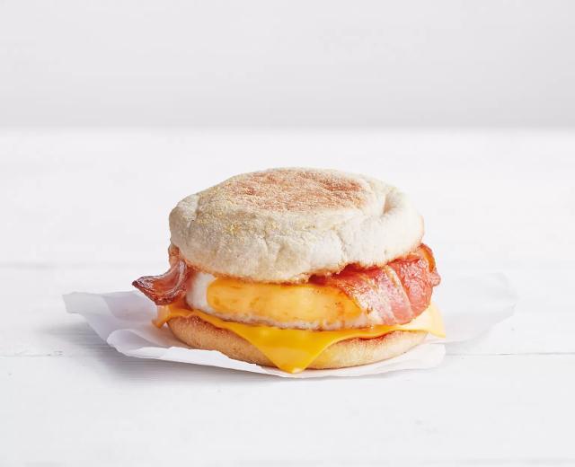 Fotografie - Mc Donald's McMuffin s vajíčkom a slaninou