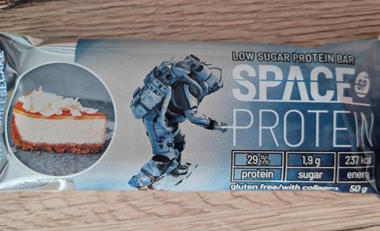 Fotografie - Space protein Low Sugar Protein Bar Coconut-Cheesecake