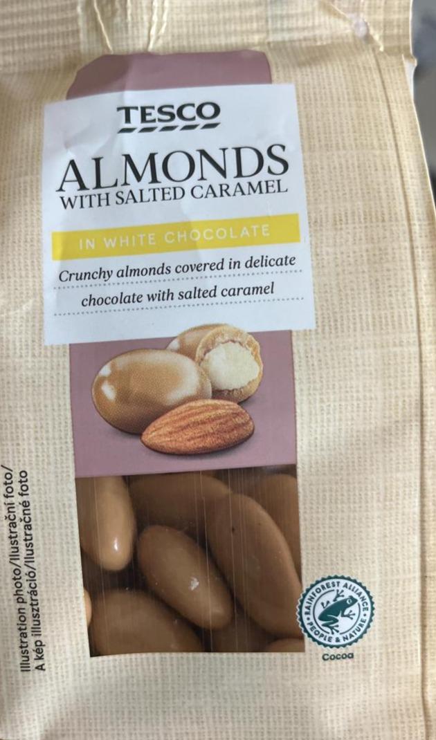 Fotografie - Almonds with Salted Caramel in White Chocolate Tesco