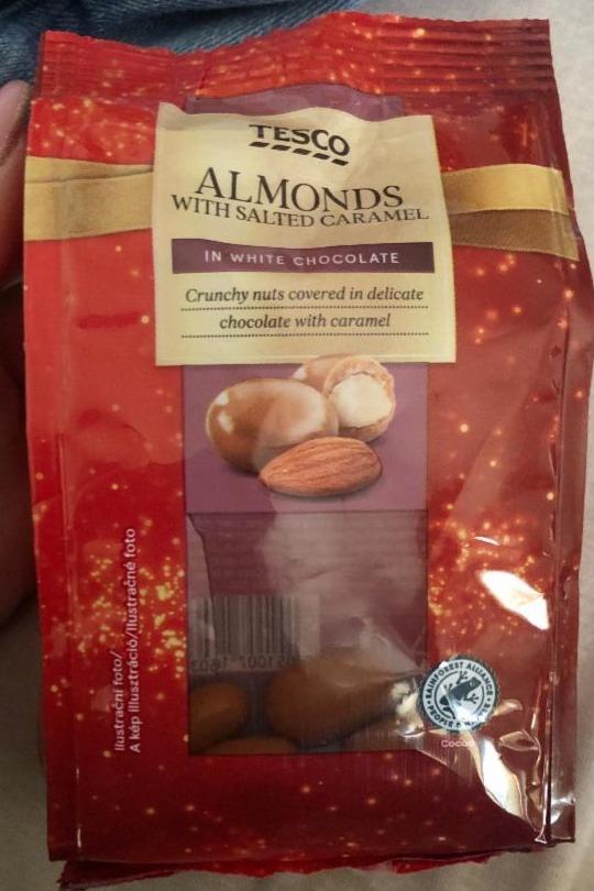 Fotografie - Almonds with Salted Caramel in White Chocolate Tesco