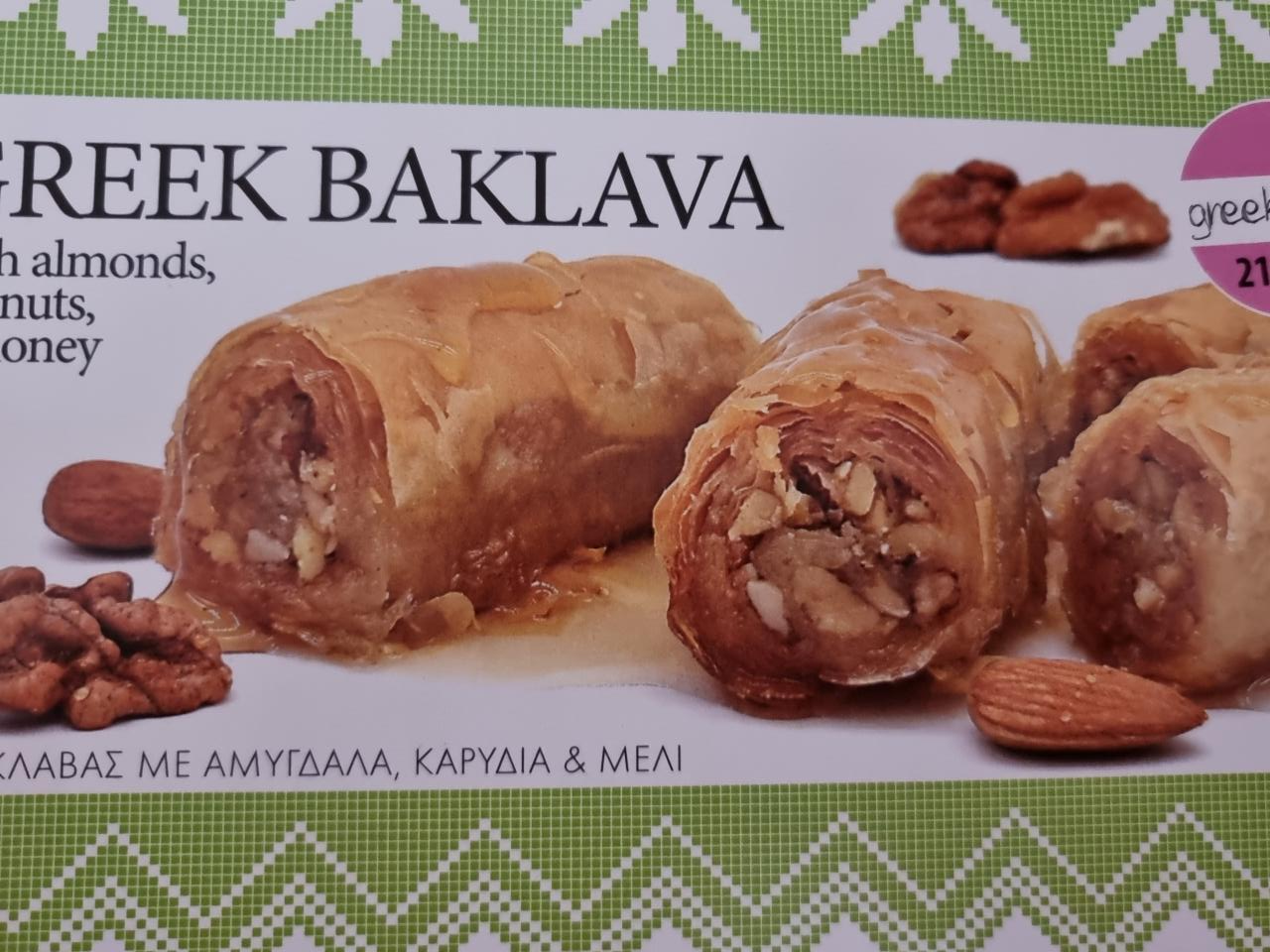 Fotografie - Greek Baklava with almonds, walnuts & honey
