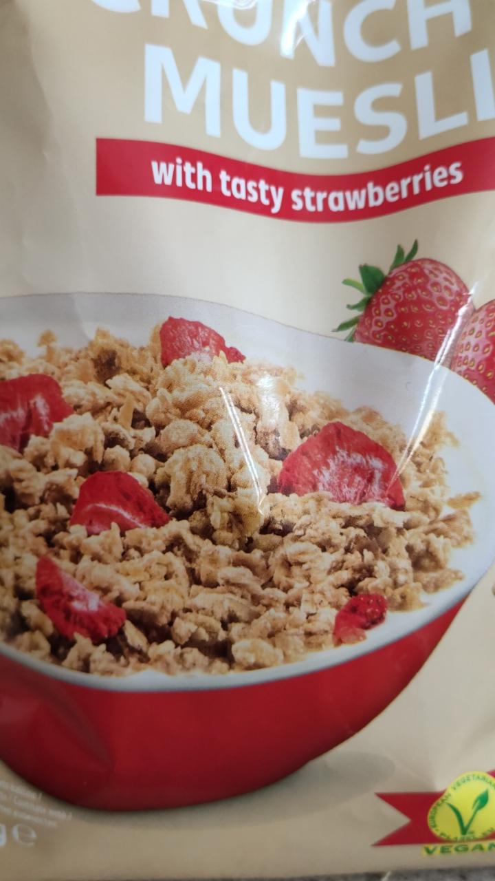 Fotografie - crunchy muesli strawberry