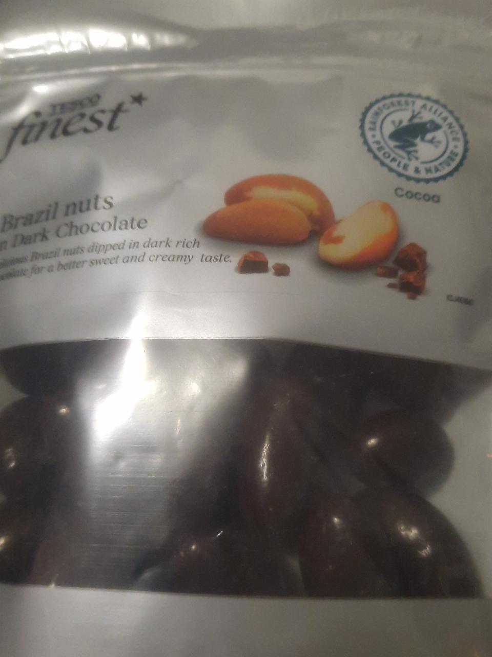 Fotografie - Brazil nuts in dark chocolate Tesco finest