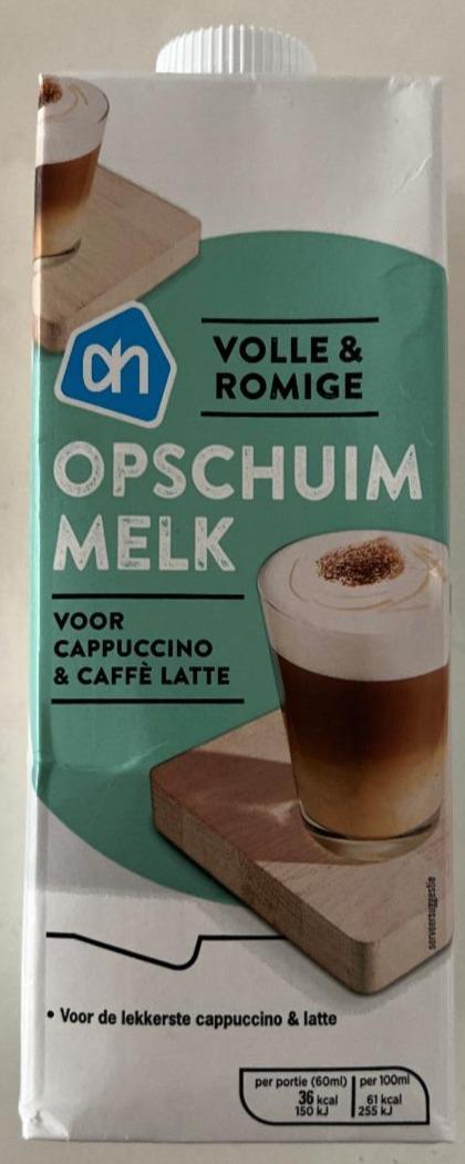 Fotografie - Opschuim melk voor cappuccino & caffé latte