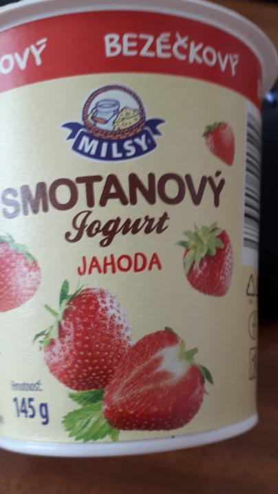 Fotografie - milsy smotanový jogurt jahoda