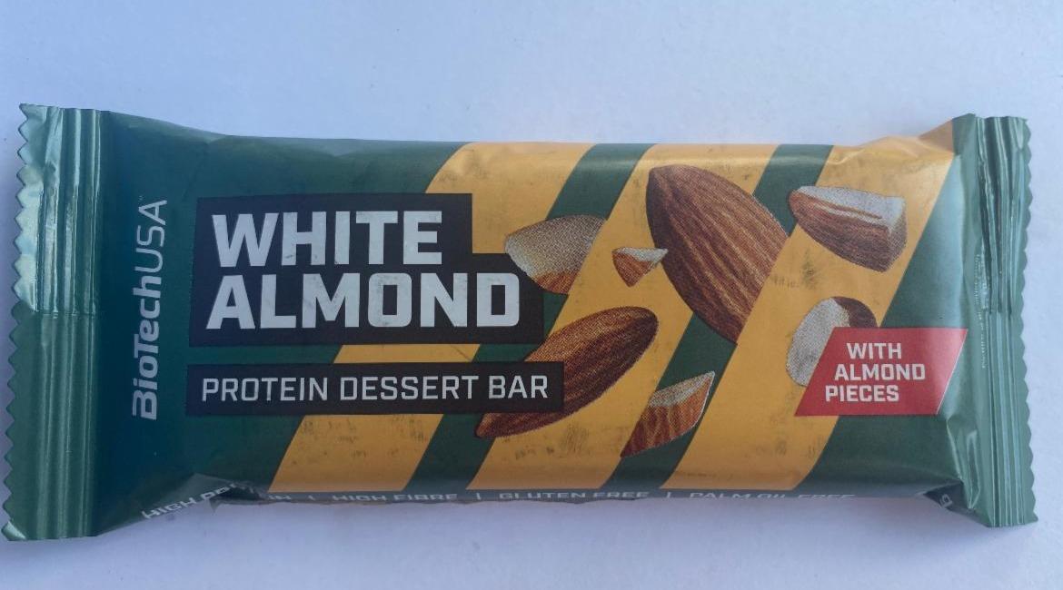 Fotografie - White Almond protein dessert bar BioTechUSA