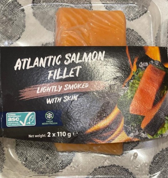 Fotografie - Atlantic salmon fillet Lightly smoked with skin