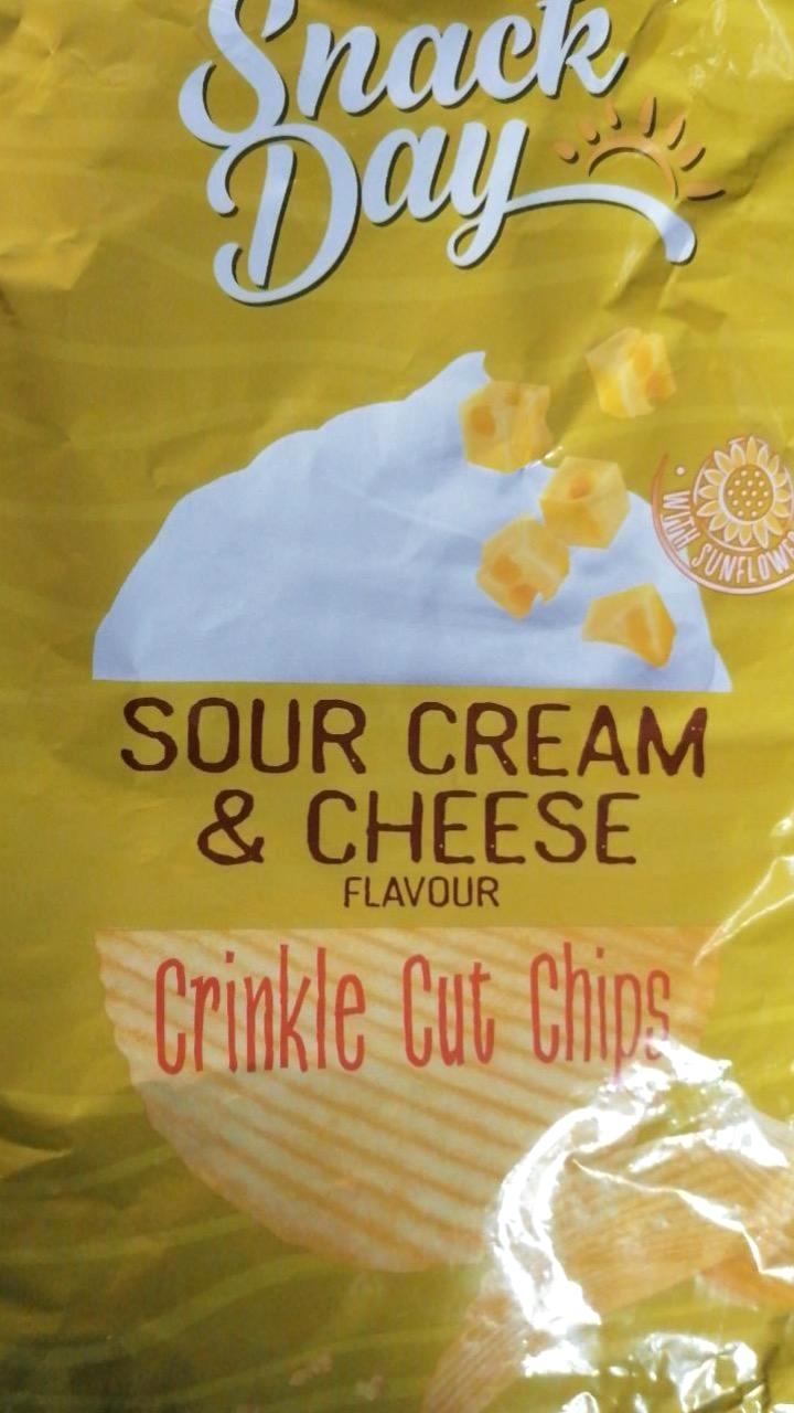 Fotografie - Sour cream & cheese flavour Crinkle cut chips Snack day