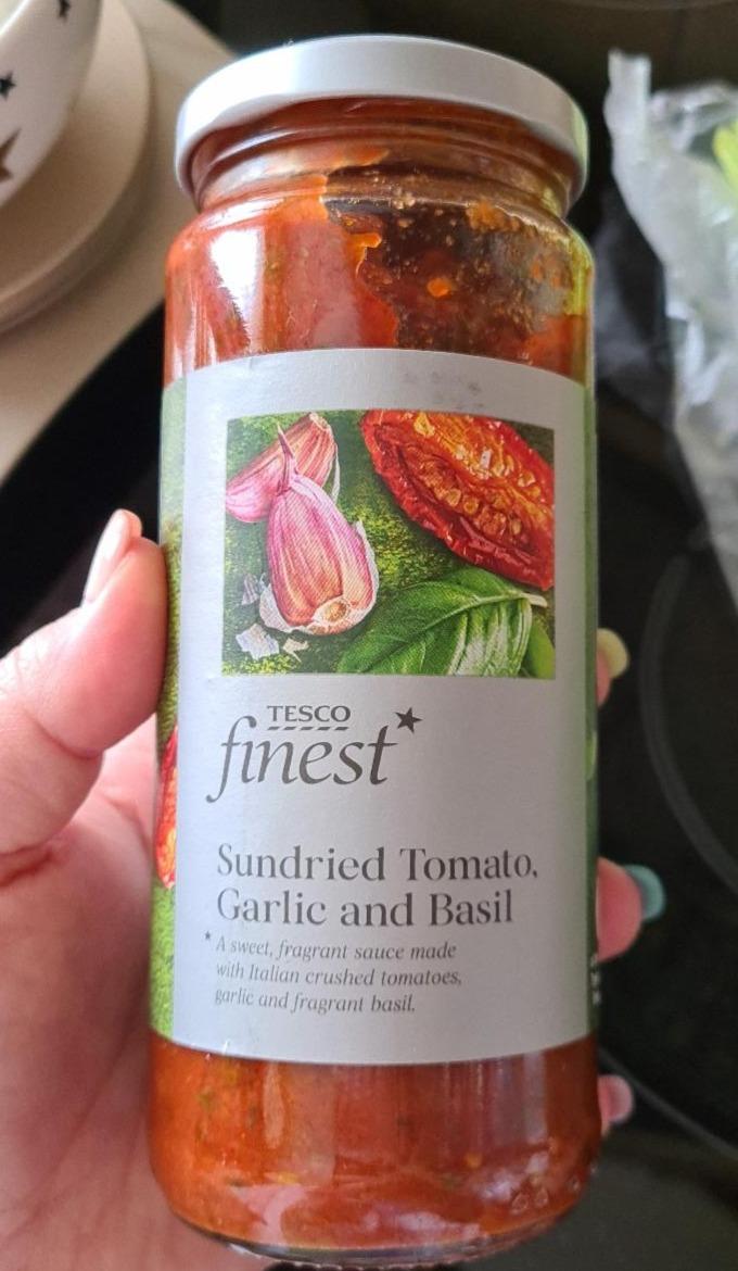 Fotografie - Sundried Tomato, Garlic and Basil Tesco Finest
