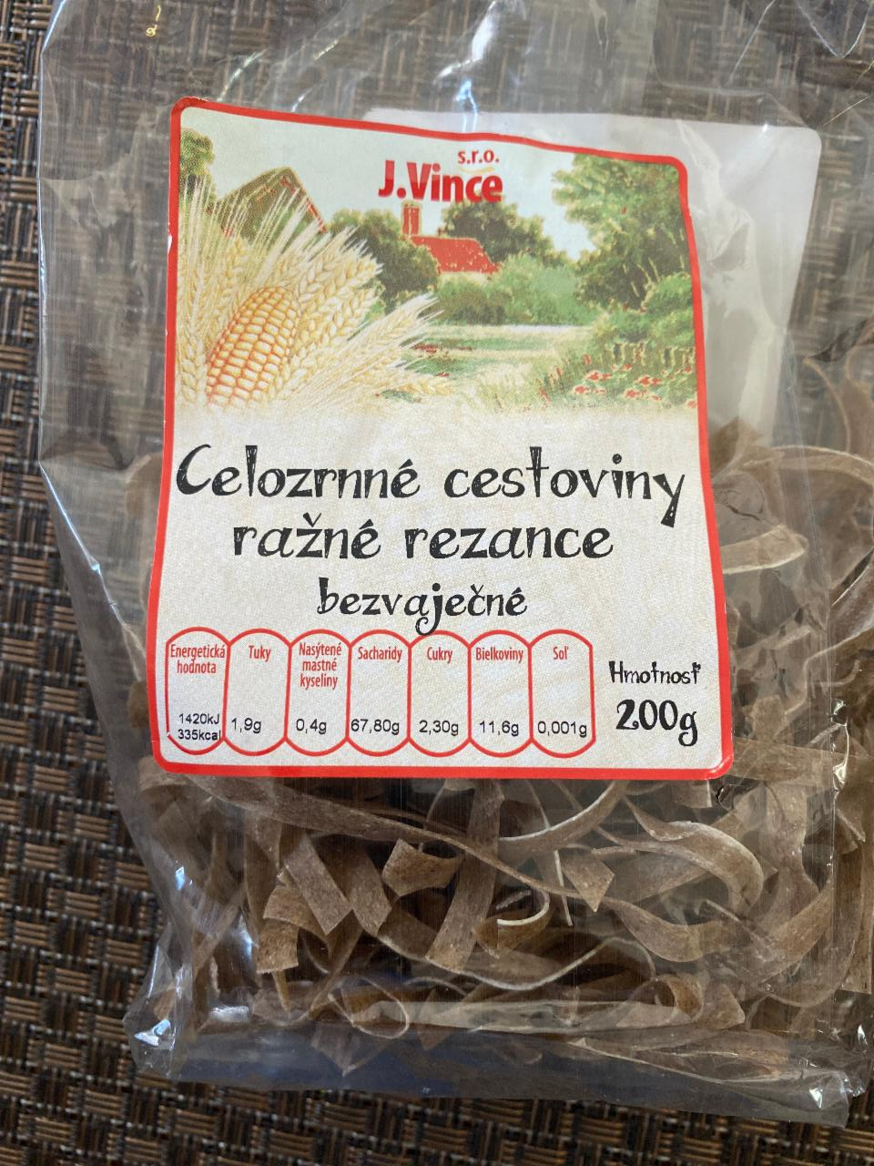 Fotografie - celozrnné cestoviny ražné rezance bezvaječné J. Vince