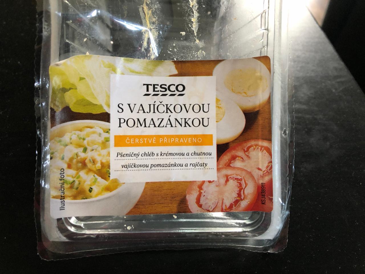 Fotografie - Pšeničný chlieb s krémovou a chutnou vajíčkovou nátierkou a paradajkami Tesco