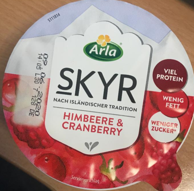 Fotografie - Skyr nach Isländischer Tradition Himbeere & Cranberry Arla