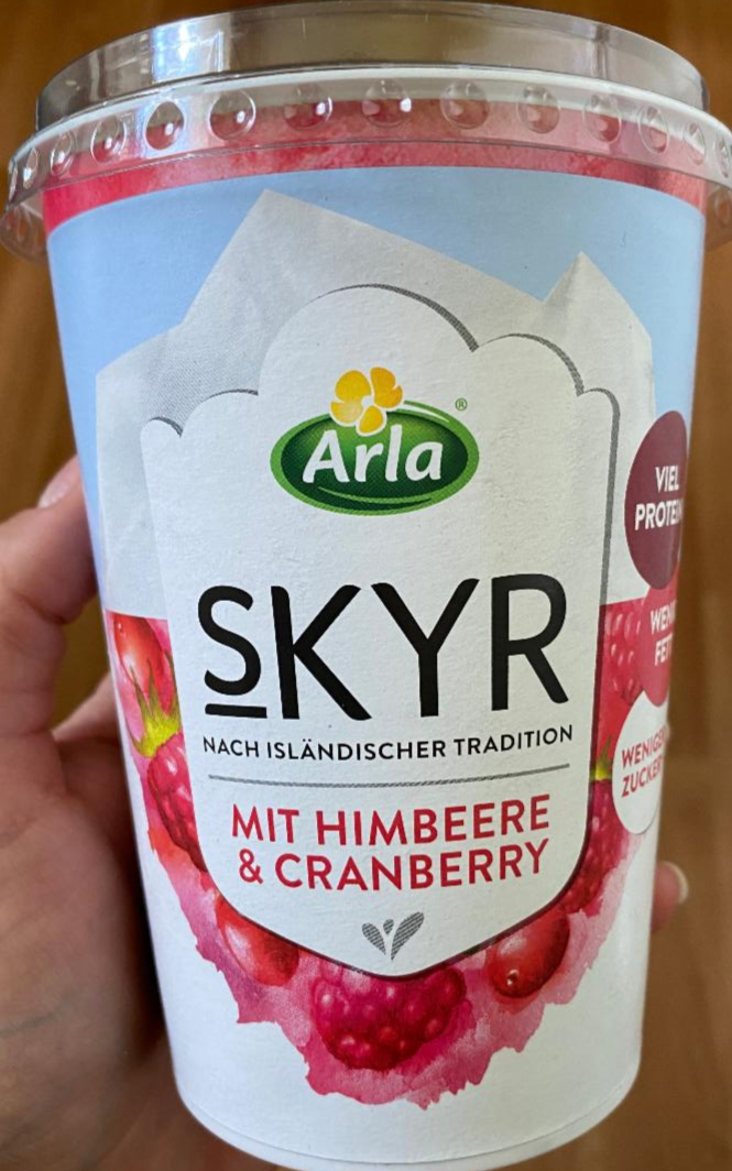 Fotografie - Skyr nach Isländischer Tradition Himbeere & Cranberry Arla