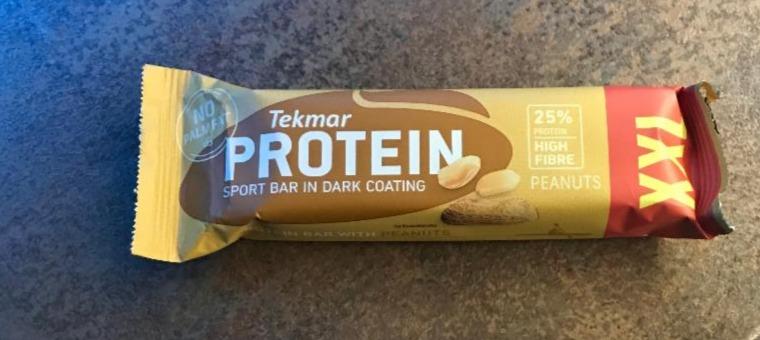 Fotografie - Tekmar Protein Sport bar in dark coating Peanuts