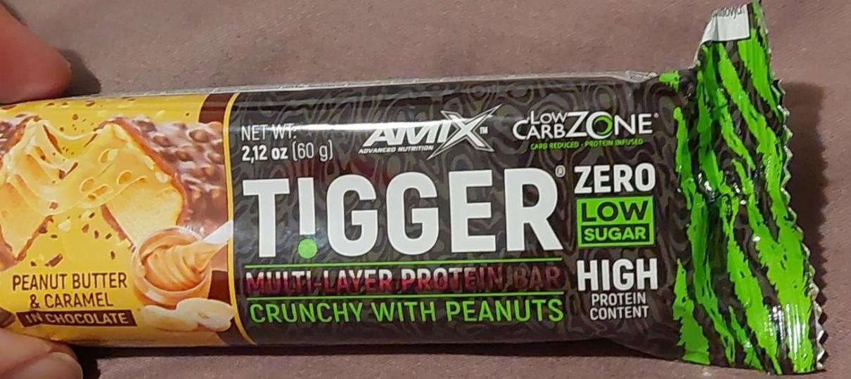 Fotografie - Tigger Zero Multi-layer protein bar Peanut butter & caramel in chocolate Amix Nutrition