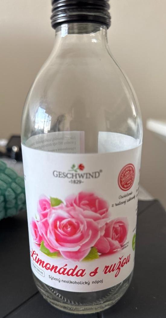 Fotografie - Limonáda s ružou Geschwind
