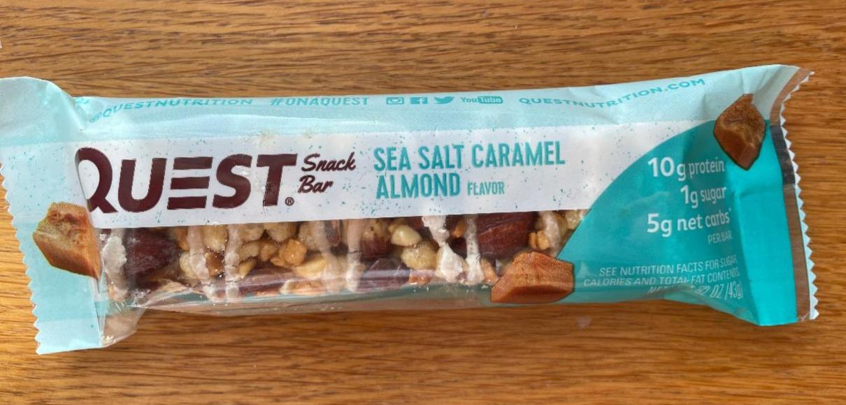 Fotografie - quest snack bar sea salt caramel almond